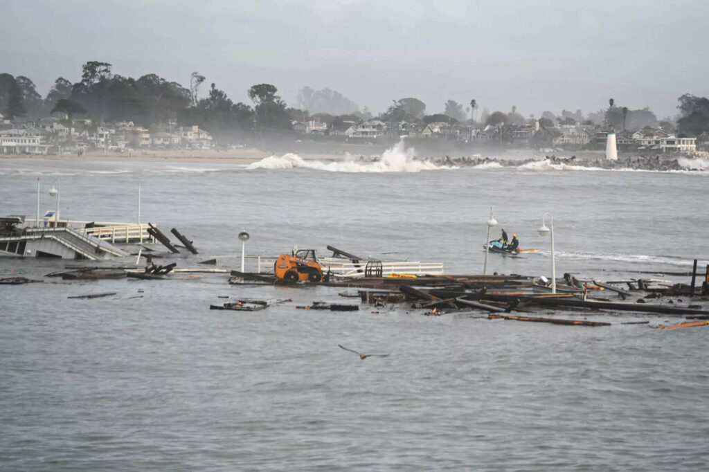 wharf Debris flowing in water 